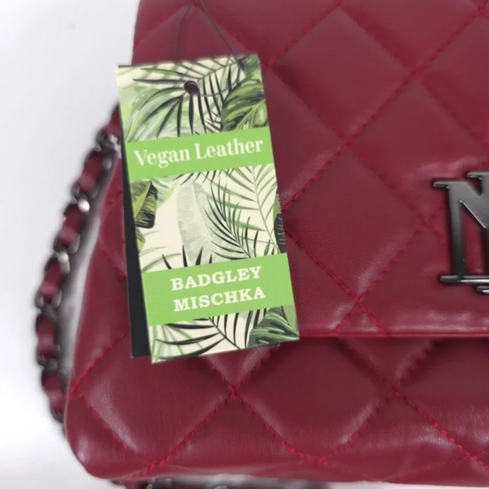 NWT BADGLEY MISCHKA DIAMOND RED VEGAN LEATHER‎ QUILTED MESSENGER BAG BMH-520